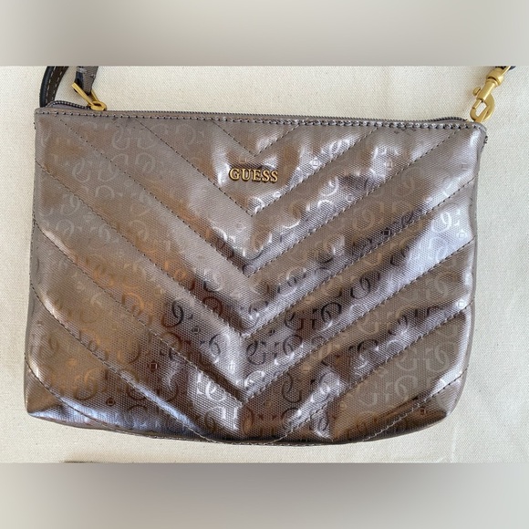 Like New Guess Shimmering Metallic Silver Bronze Quilted Monogram Shoulder Bag - Picture 3 of 5